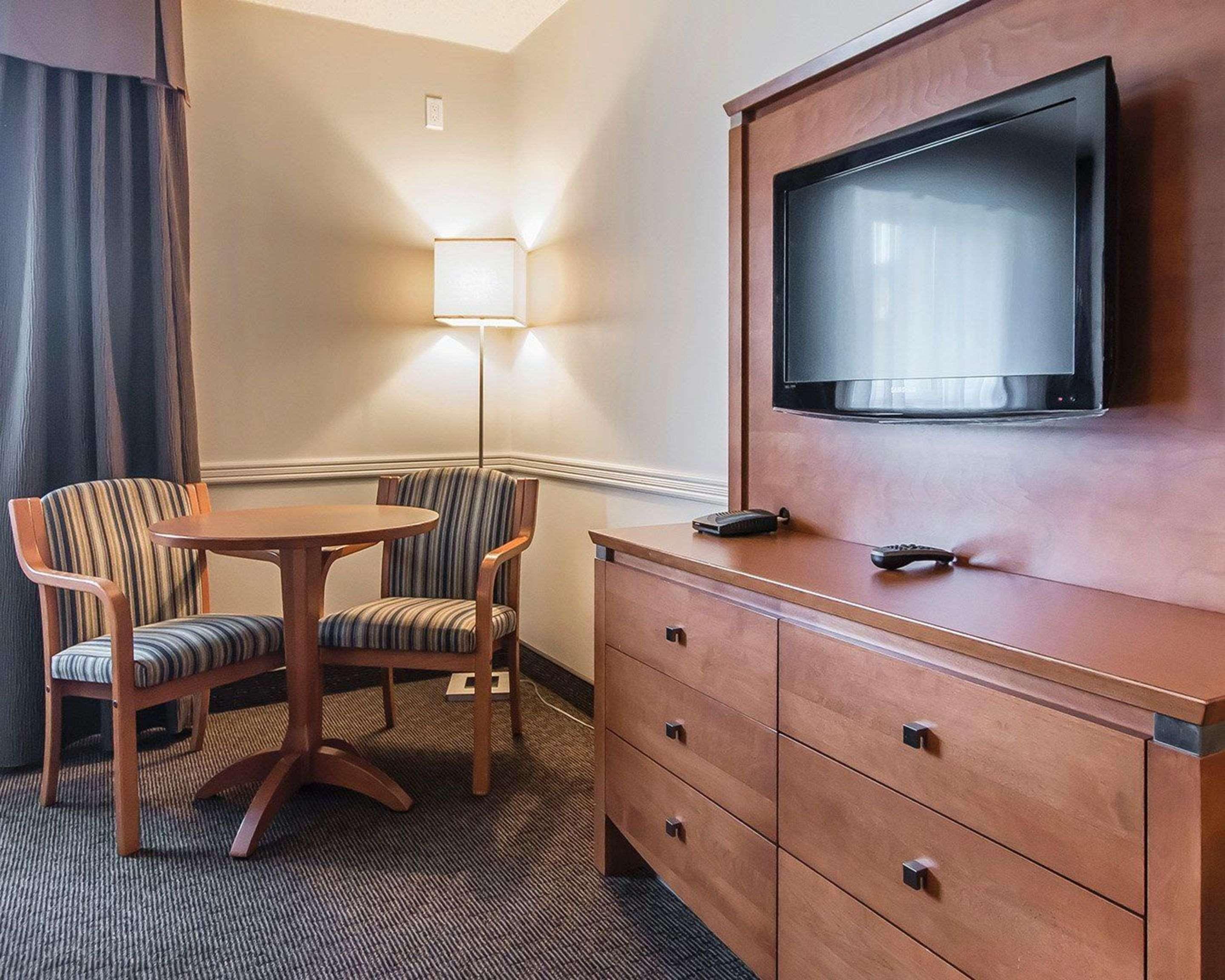 Quality Inn Rouyn-Noranda Exterior photo