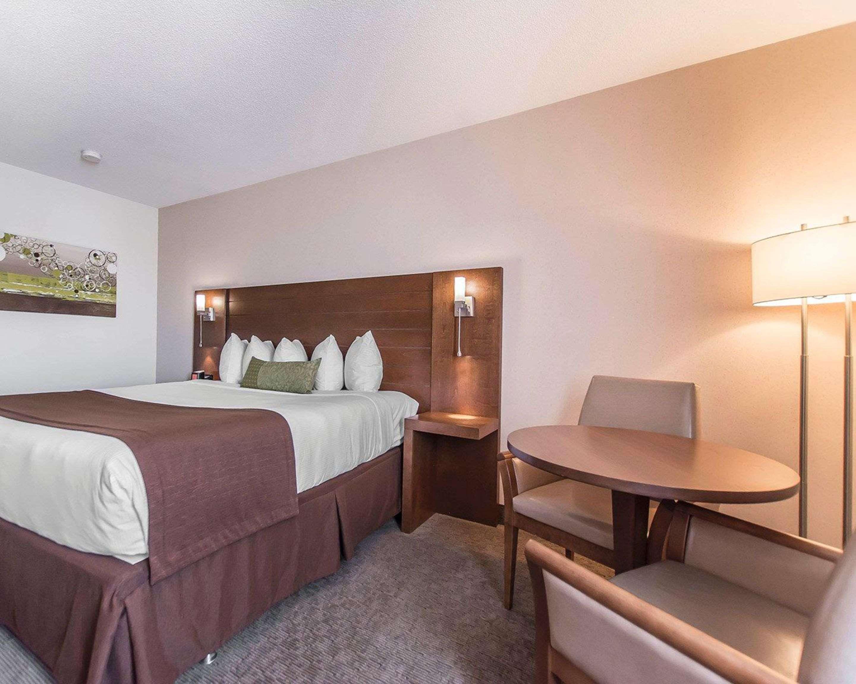 Quality Inn Rouyn-Noranda Exterior photo