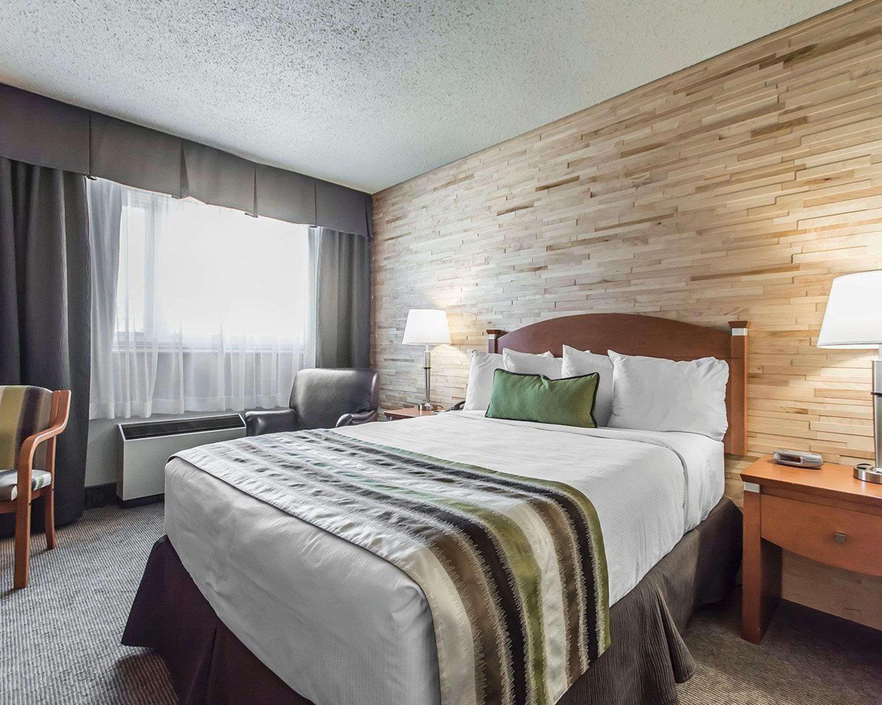 Quality Inn Rouyn-Noranda Exterior photo