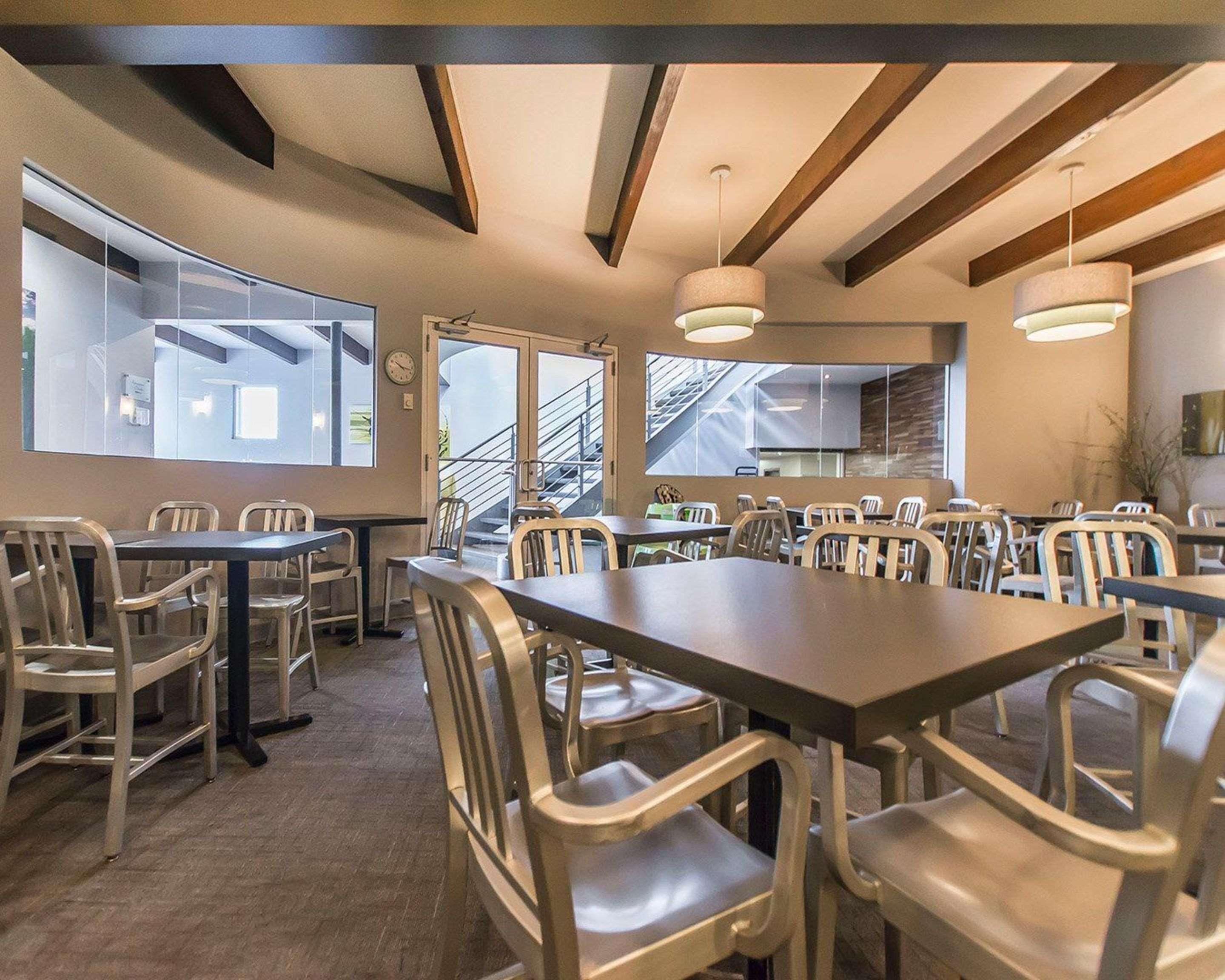 Quality Inn Rouyn-Noranda Exterior photo