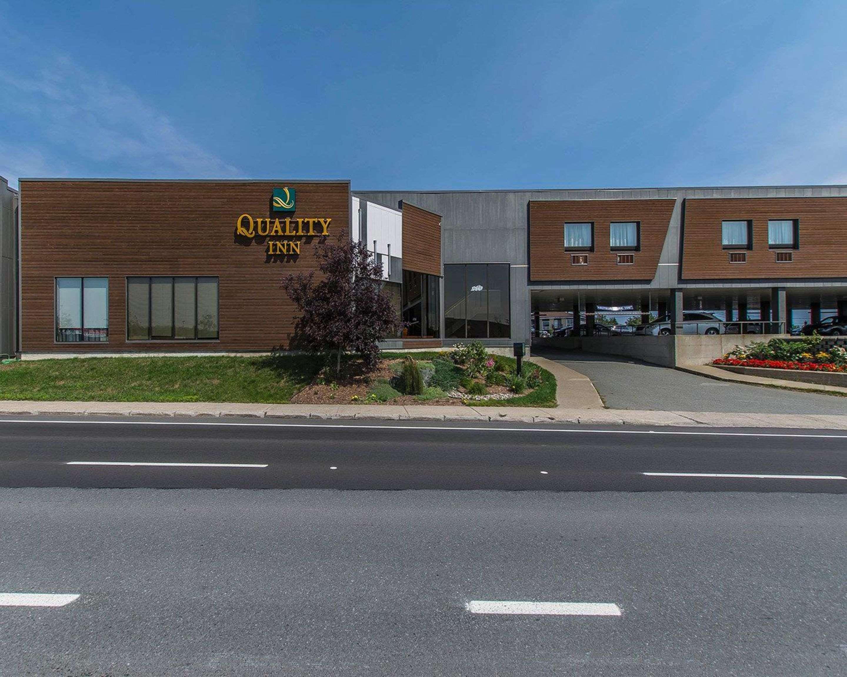Quality Inn Rouyn-Noranda Exterior photo