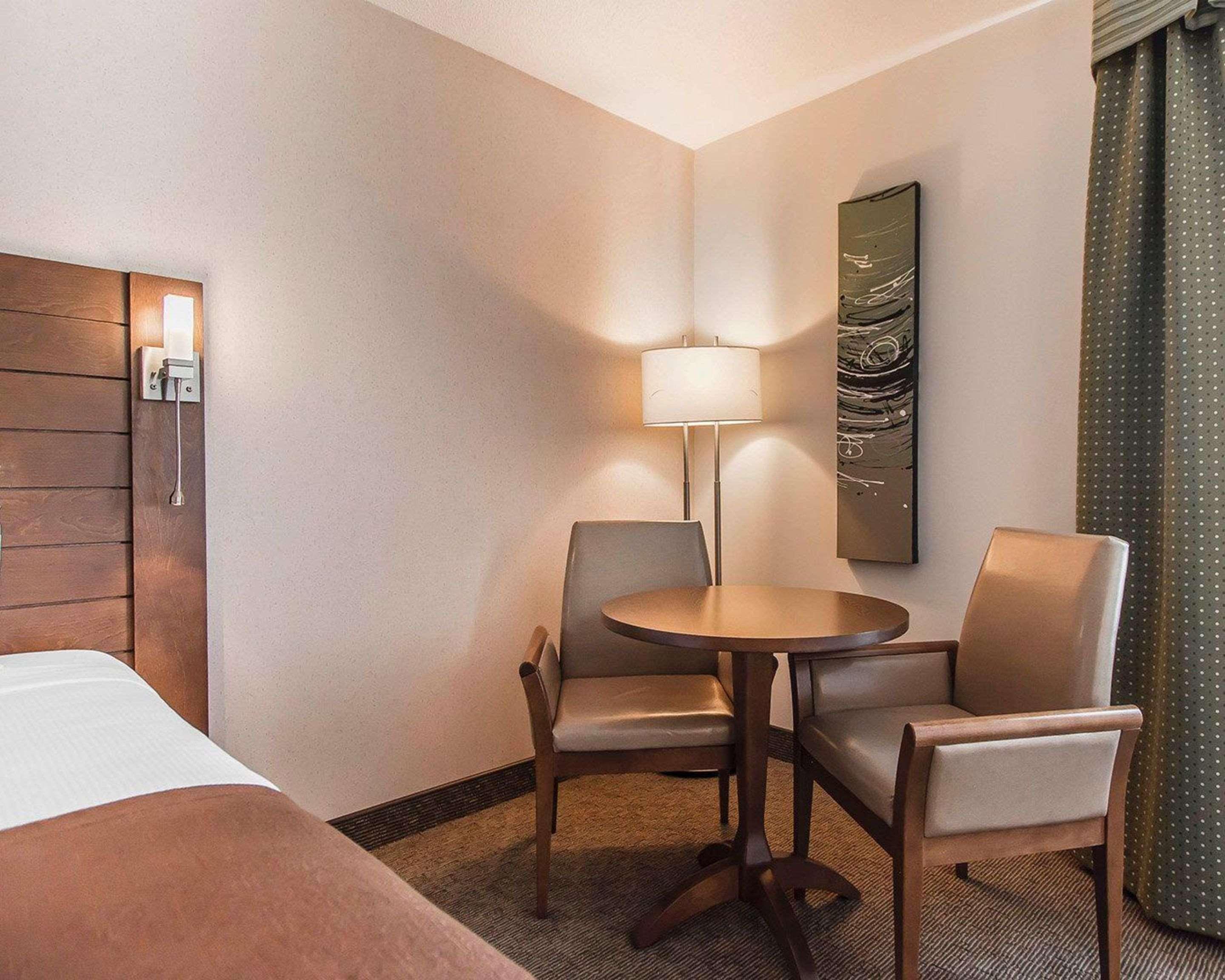 Quality Inn Rouyn-Noranda Exterior photo
