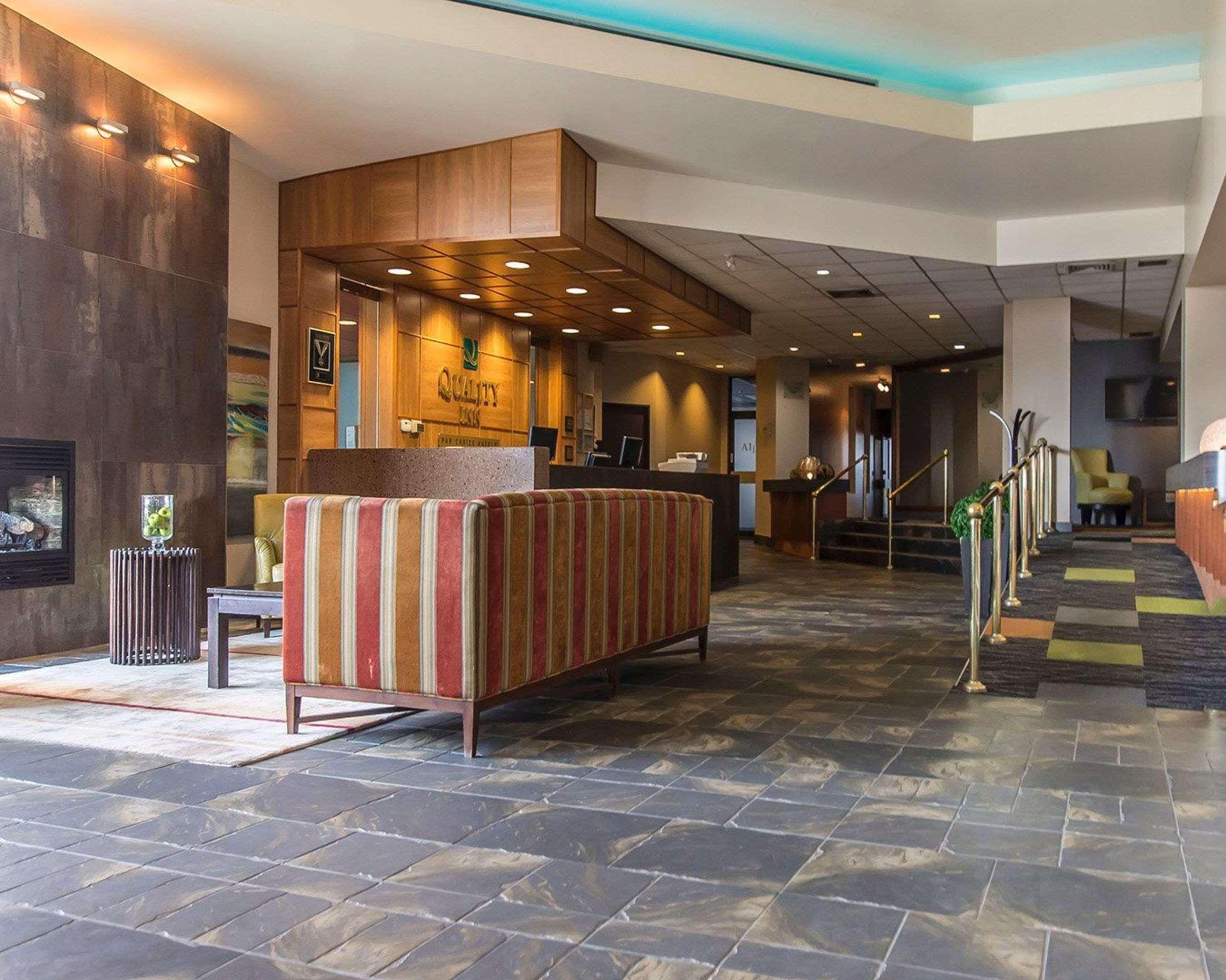 Quality Inn Rouyn-Noranda Exterior photo